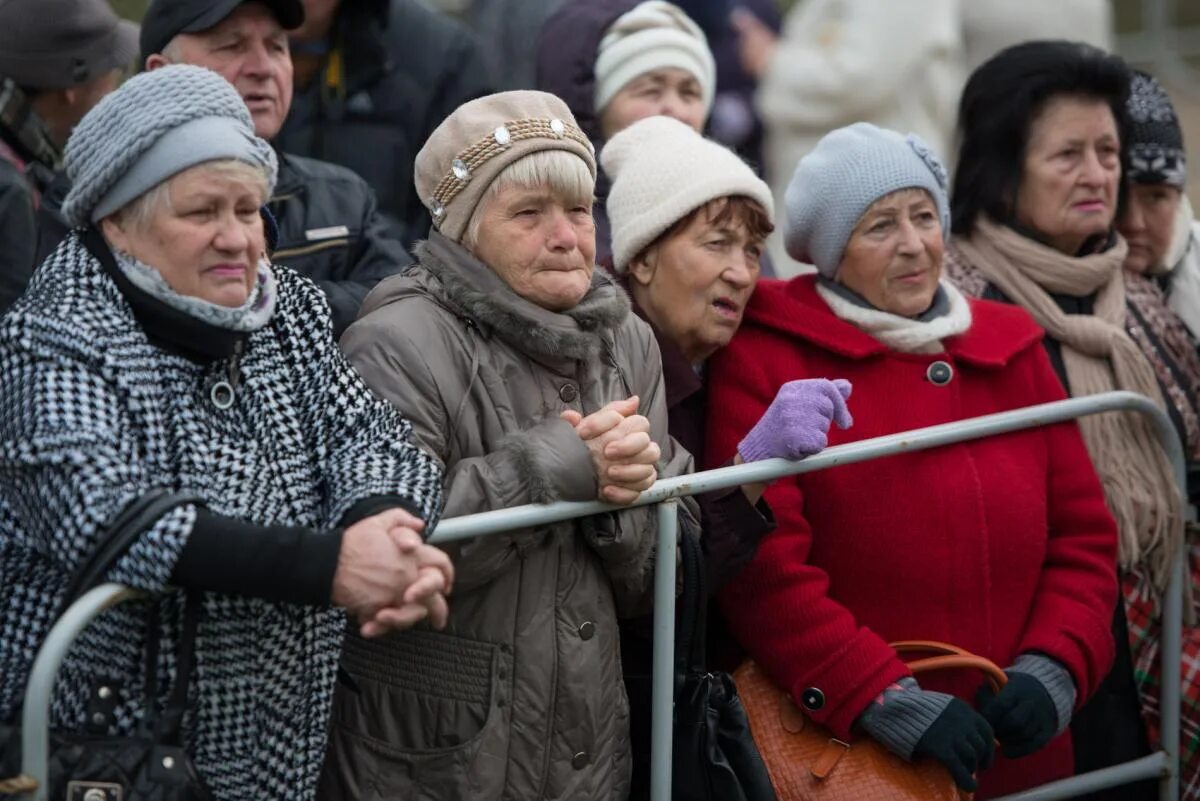 Пенсионеры в России. Российские пенсионеры. Фото пенсионеров России. Счастливые пенсионеры России. Пенсионные новости в правительстве