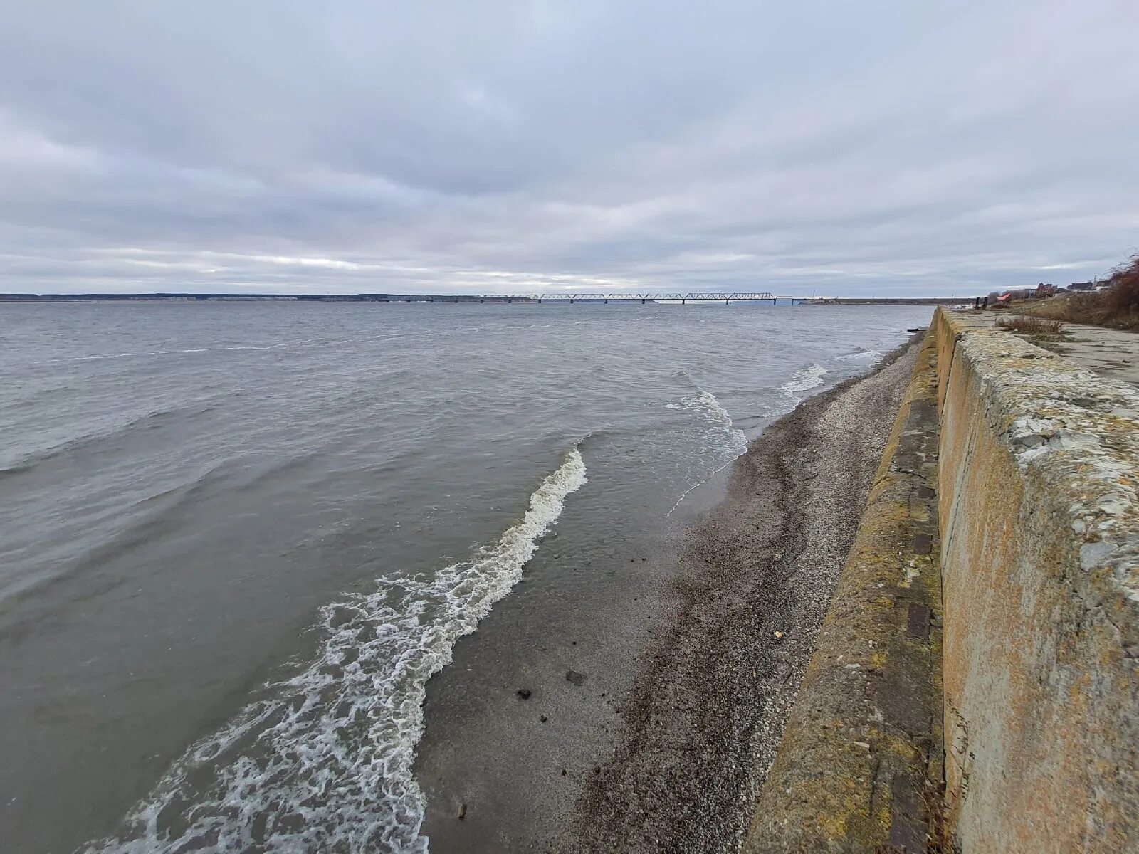 Вода в волге в ульяновске сейчас. Куйбышевское водохранилище ульяновск. вода куйбышевского водохранилища. волга вода. ульяновская область волга.
