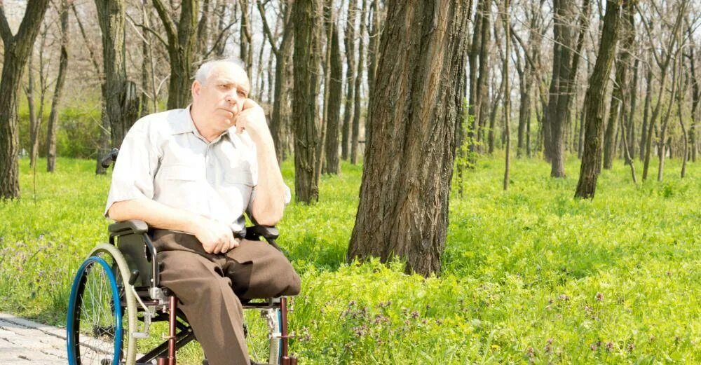 Получение инвалидности пенсионера. Пенсионер инвалид. Фото с пожилыми людьми и инвалидами. Хаус в инвалидном кресле. Беременные пенсионеры и инвалиды.