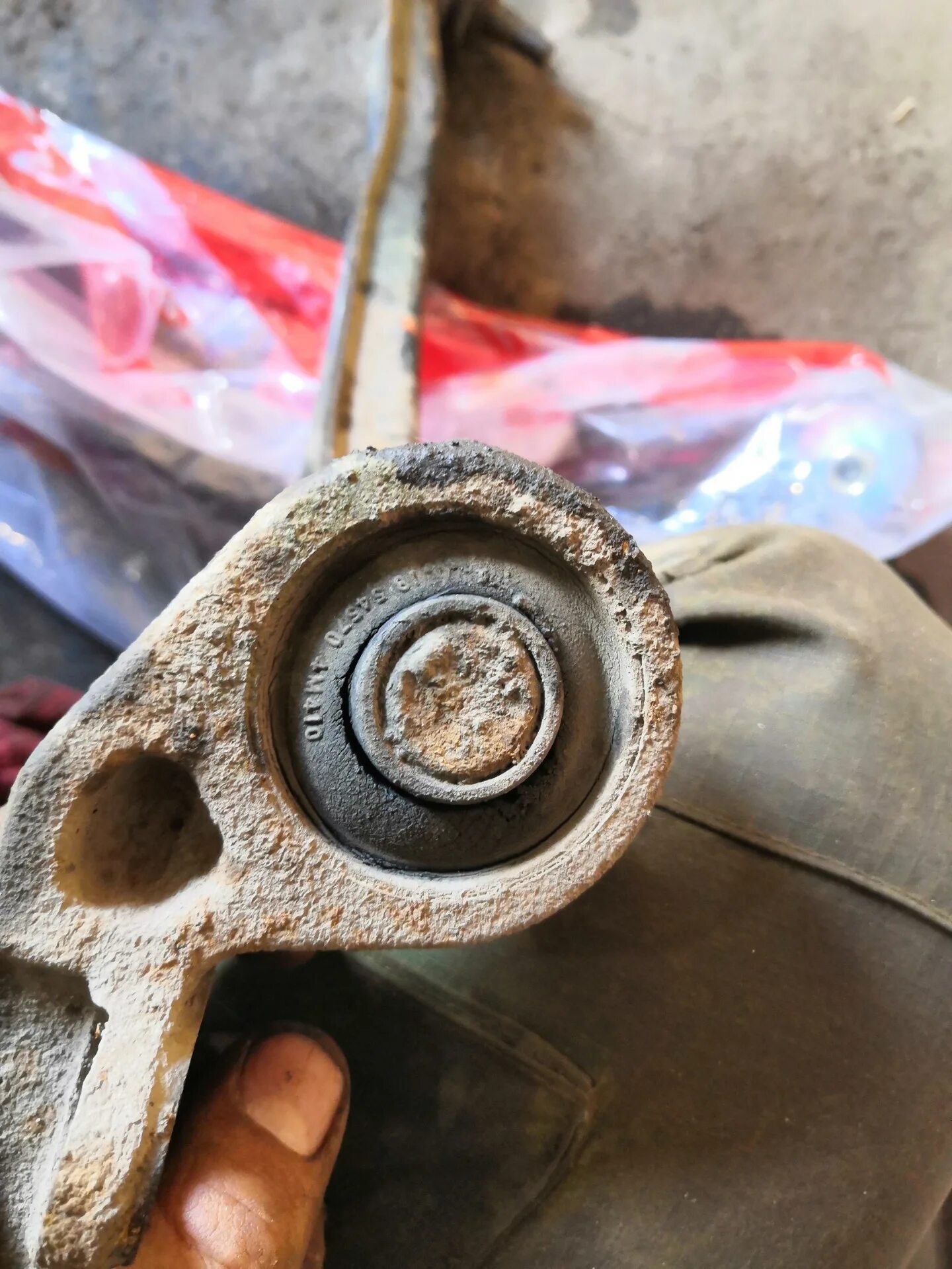 Сайлентблок задний переднего рычага ниссан. Nissan wingroad y11 сайлентблок переднего рычага. nissan wingroad y11 передний рычаг. сайлентблок переднего рычага задний wingroad. сайлентблоки передней подвески nissan wingroad y11.