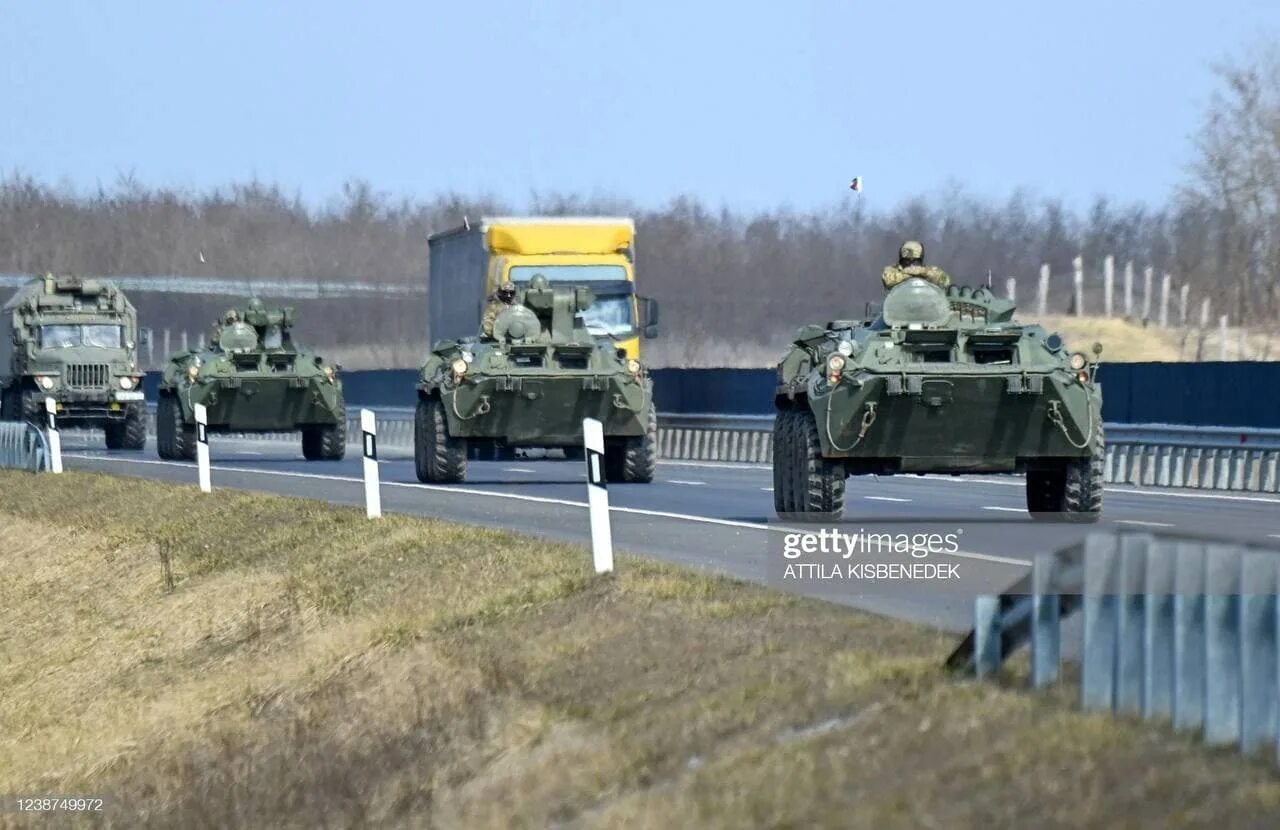 Войска на границе с Украиной. Украинские войска на границе с Россией. Переброска войск. БТР на границе с Украиной. Видео на границе с украиной