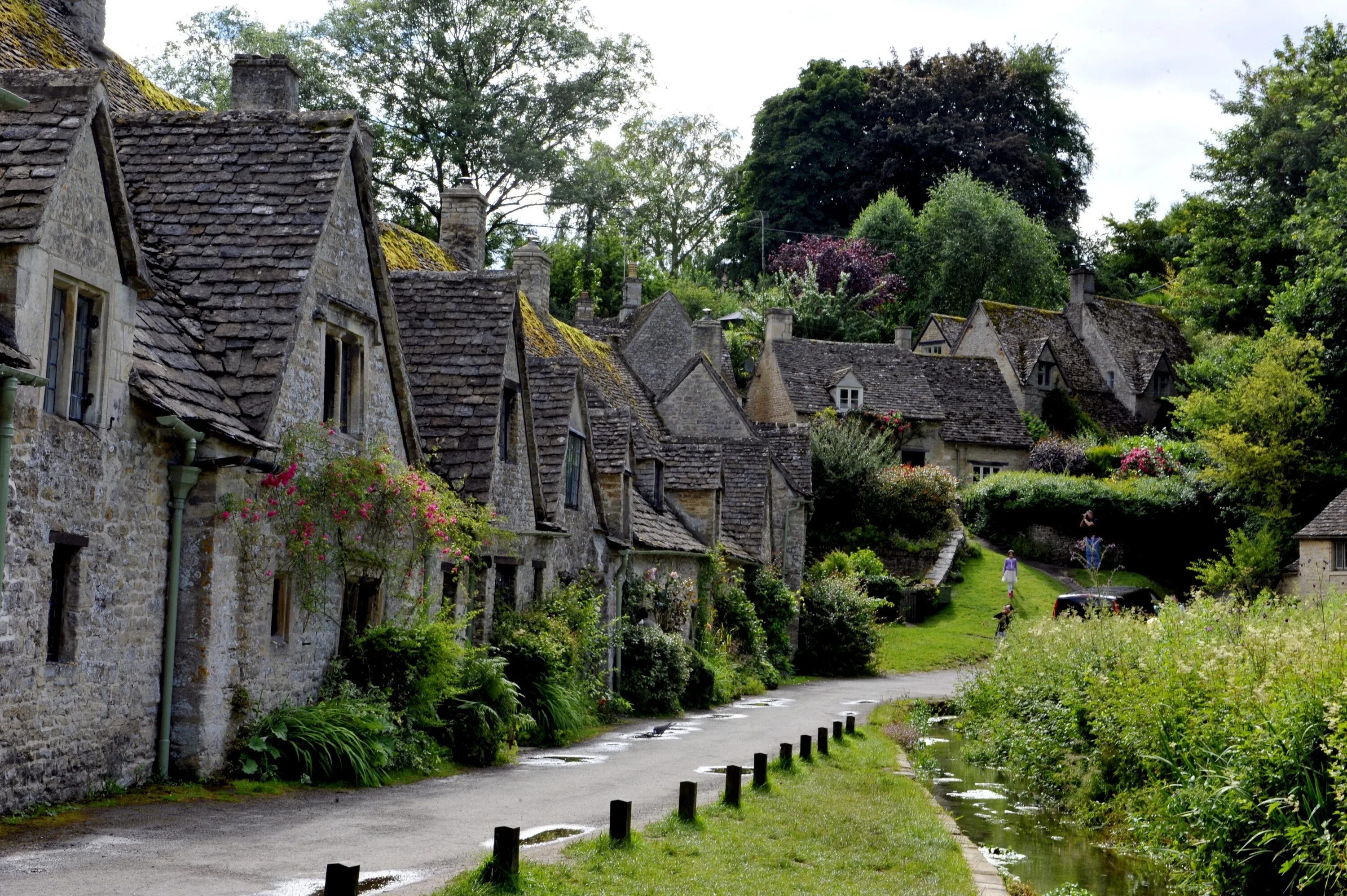 English countryside. Котсволдс Англия деревня. Котсуолд-Хилс. Котсуолдс (Cotswolds), Великобритания. Глостершир деревня Бибери.