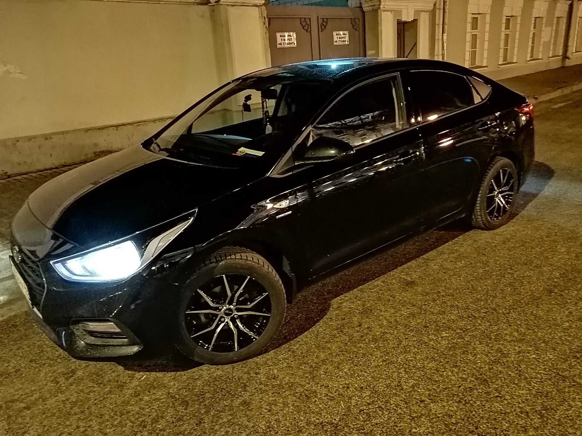 Какие диски можно поставить на солярис. Черный.hyundai.solaris r17. hyundai solaris r16 черный. hyundai solaris 1 r17. солярис 2 r16.