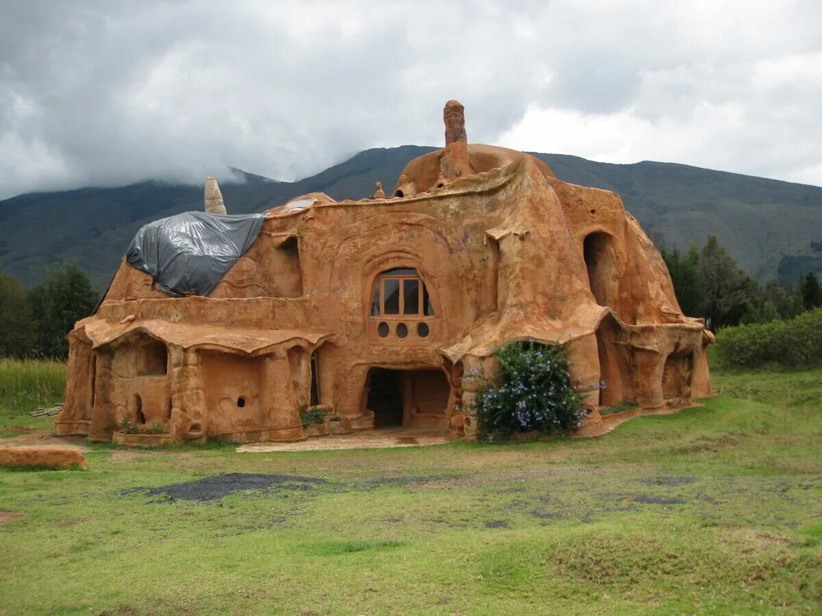 Глиняный дом. Колумбия, Вилья-де-Лейва, терракотовый дом (casa Terracota). Дом Октавио Мендоса. Глинобитные строения. Терракотовый дом в Колумбии.