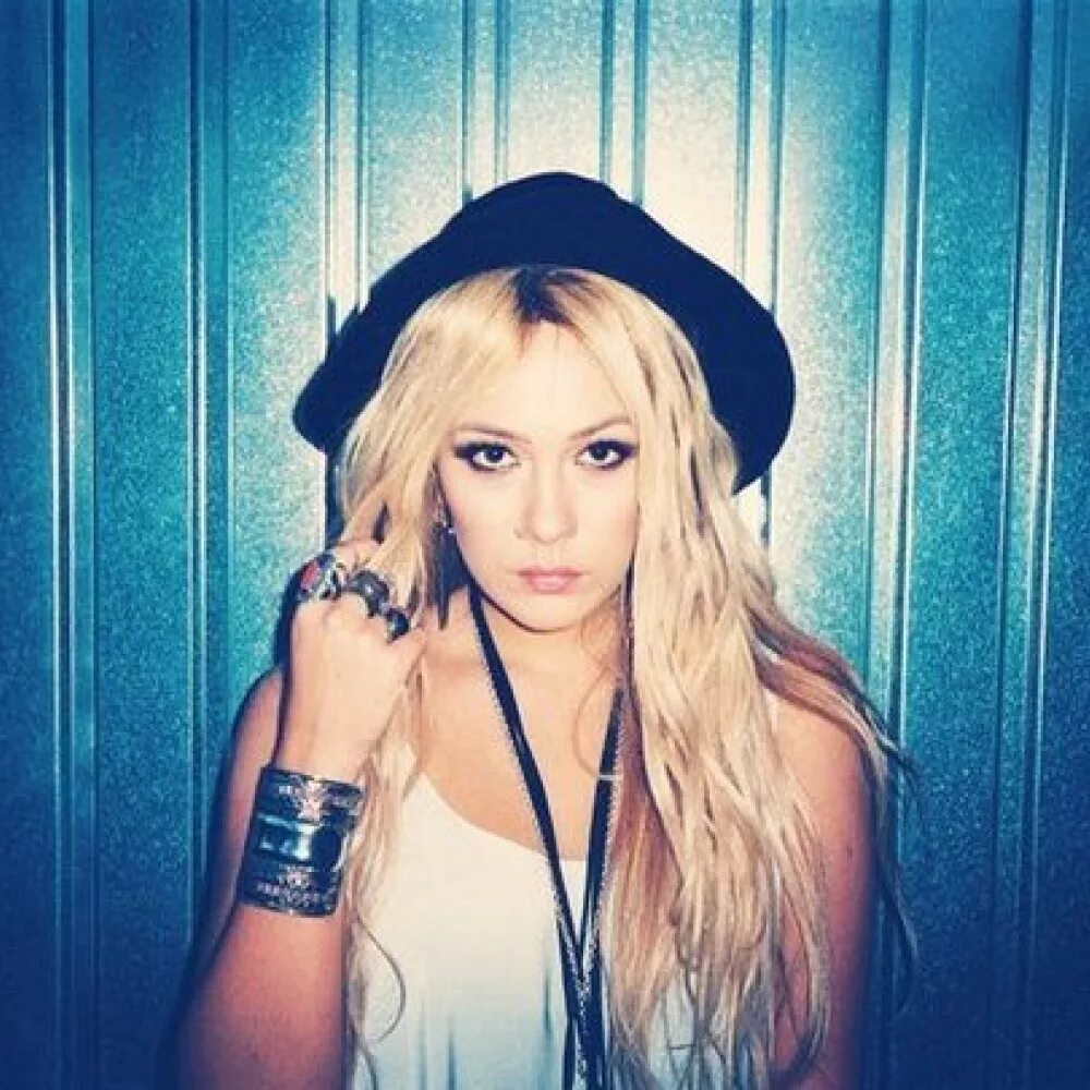 Sonya уходит. Матрас соня. Super sonya. Sonya певица русская. Соня сухорукова.