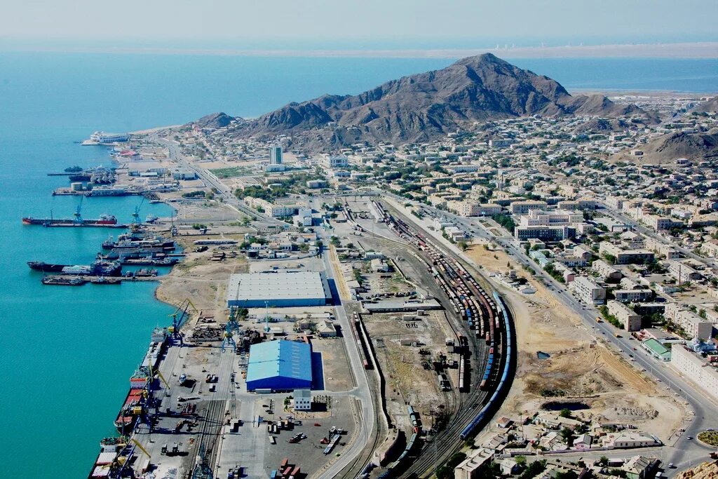 город туркменбаши туркмения. красноводск 1869. порт туркменистан красноводск. красноводск уфра туркменистан. туркменбаши старый город.