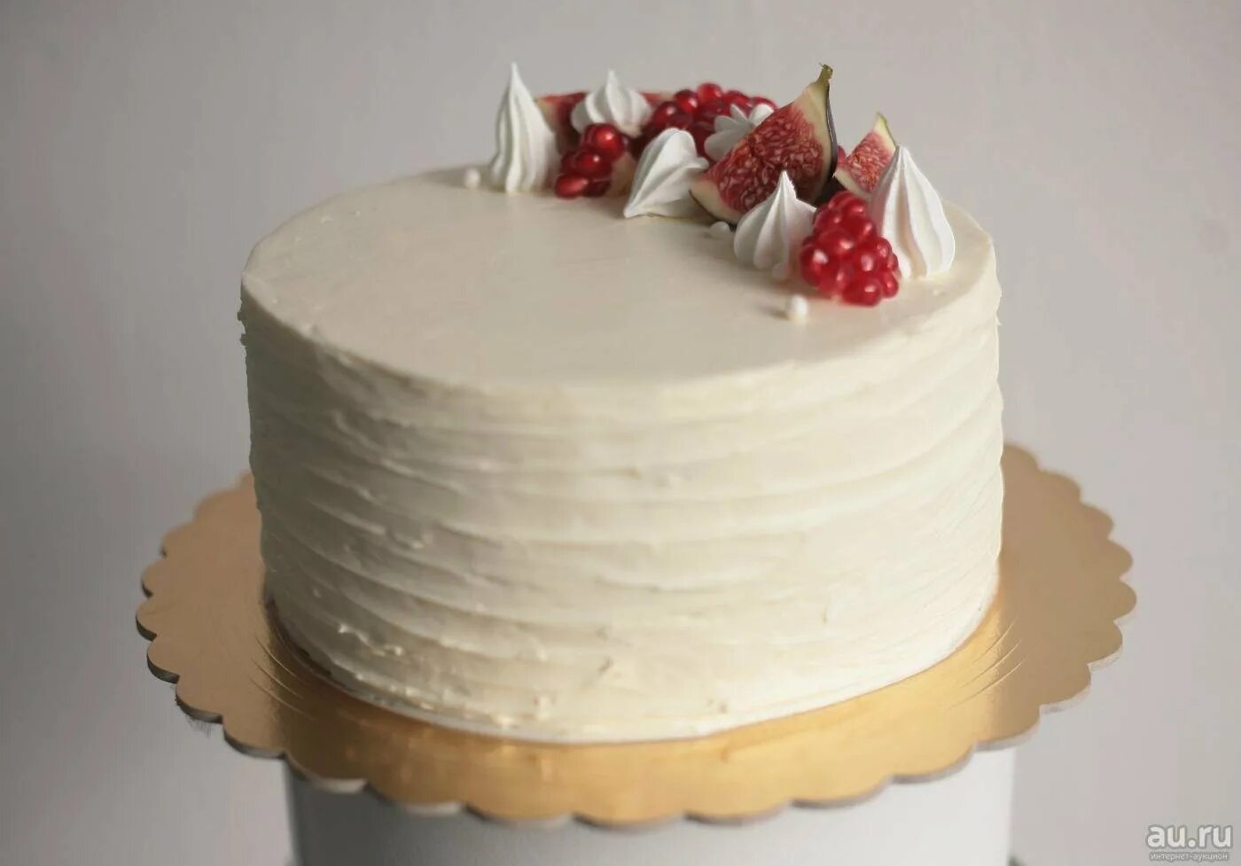 Торт молочная девочка с кремом чиз. Торт с покрытием крем чиз. Белый торт крем чиз. Торт крем чиз украшение торта. Украсить торт кремом чиз