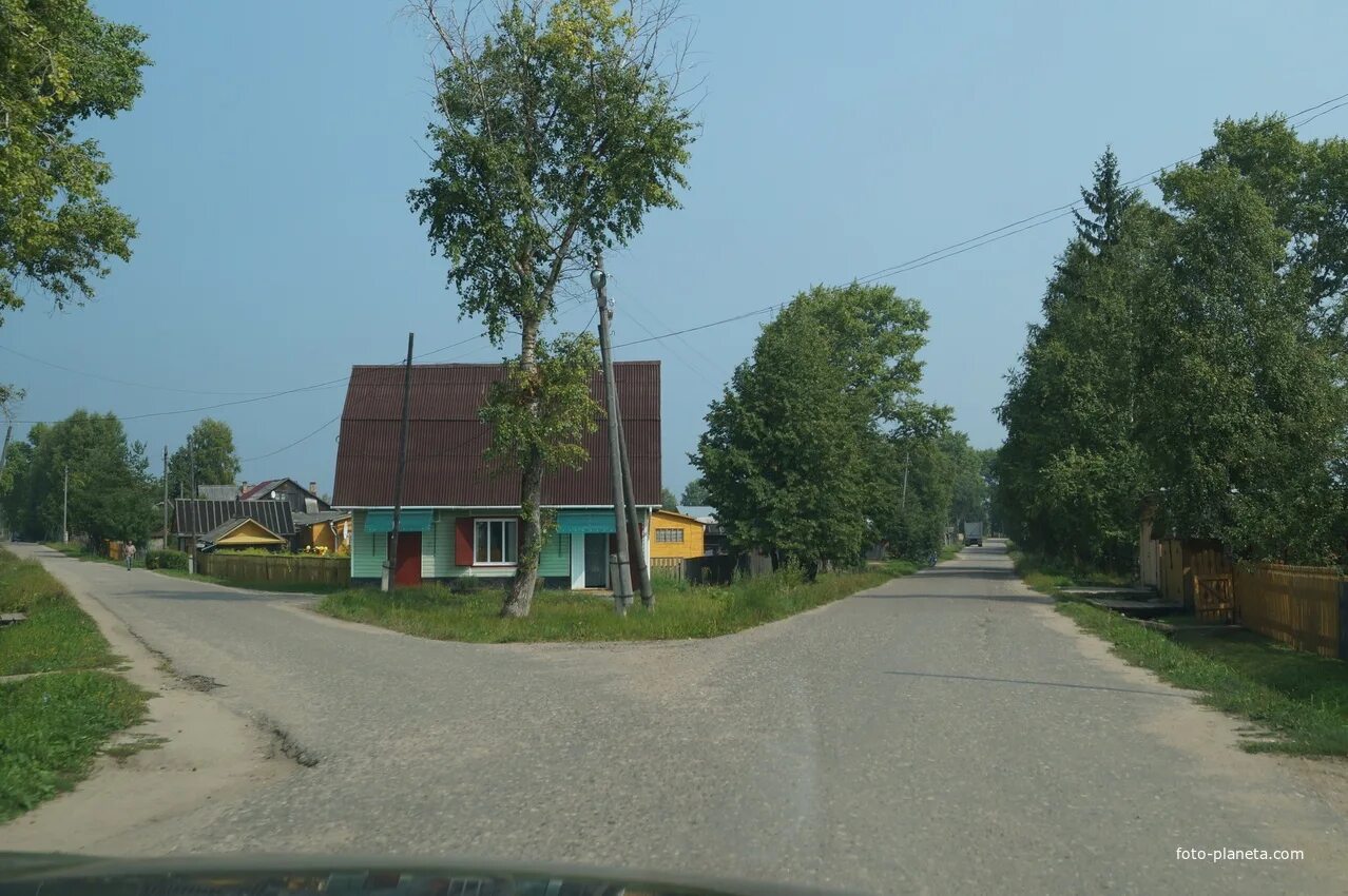 Вывеска деревни. Указатель лесные хачики. Поселок написано. Бздюли кировская область. Табличка деревни.