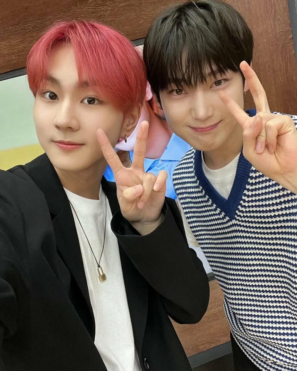 Чон вон enhypen. Jake and jungwon enhypen. Чонсон чонвон. Enhypen heeseung cute red hairs. Времена чонсон.