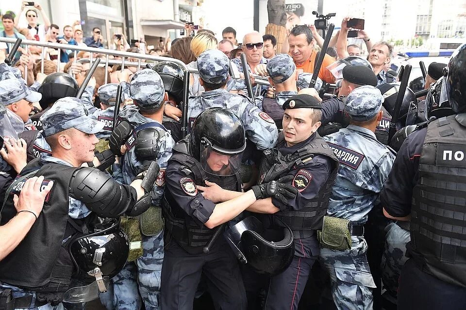 Сми скрывали. СМИ на митингах. Репортер Москва. Выступления в СМИ полиции. Беспорядки в Москве 12 июня.