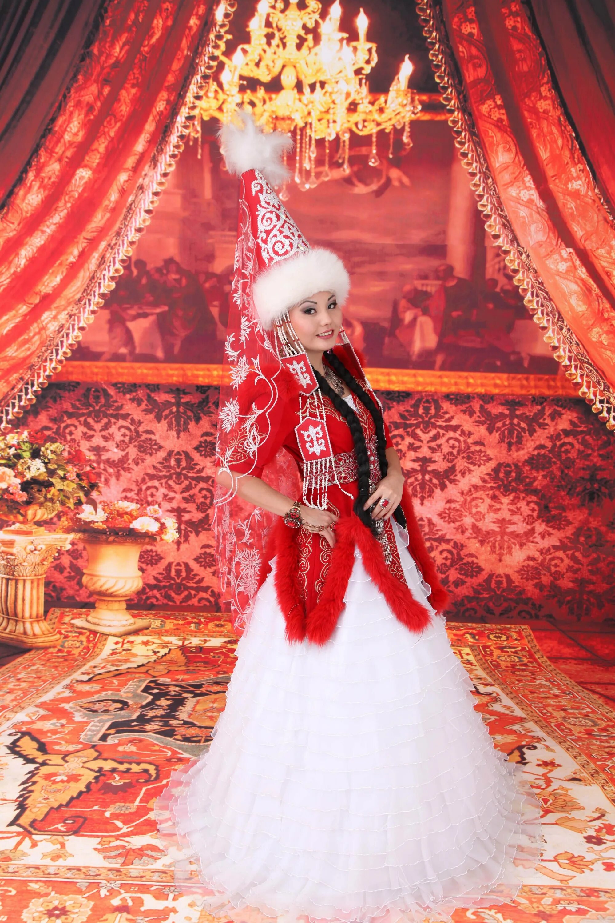 Девушка в казахском костюме. Казахская невеста в саукеле. Казахская Национальная одежда саукеле. Жаны келиндерге койноктор. Шокуло кыргызский.