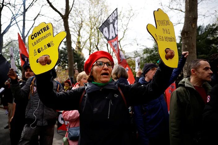 Протесты во Франции. Забастовки во Франции. Протесты во Франции сейчас. Протесты во Франции 2023.