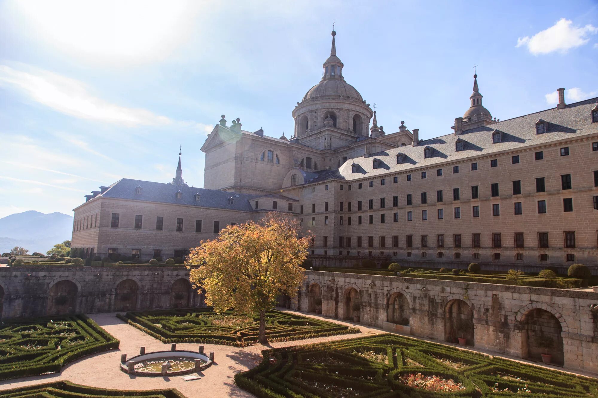 Величественный дворцовый комплекс Escorial - гордость испанцев