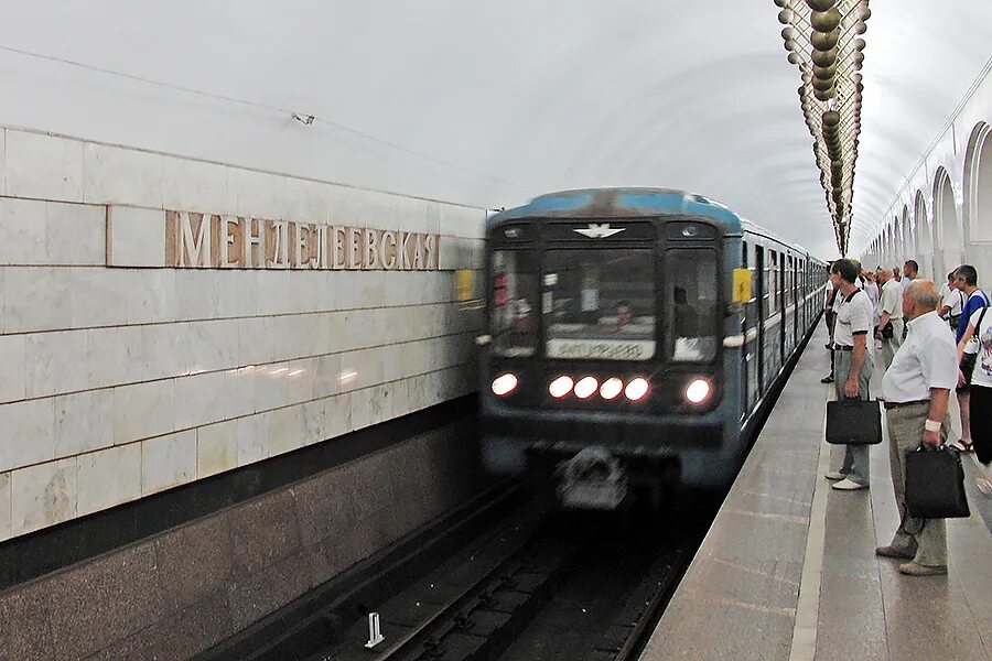Метро москвы серпуховско тимирязевская. Метро савеловская серпуховско-тимирязевской линии. Метро савеловская серая. Чертаново станция метро. Станция савеловская стл.