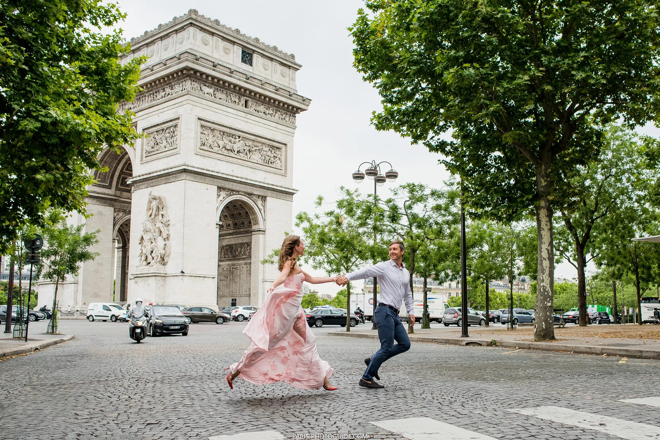 Фотосессия в париже. Фотограф в Париже. Фотоработы Париж. Авеню Жюно Париж.