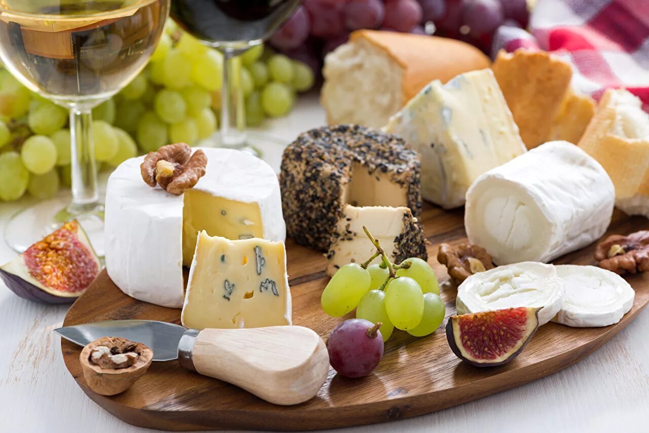 Знаменитые сыры. Сыр. Сырная тарелка. Вино и сыр. Французские сыры.