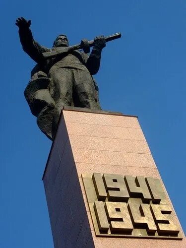 Мемориал "Героям фронта и тыла" - Шереметевский просп.