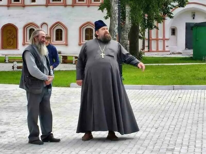 Как зовут батюшку в церкви