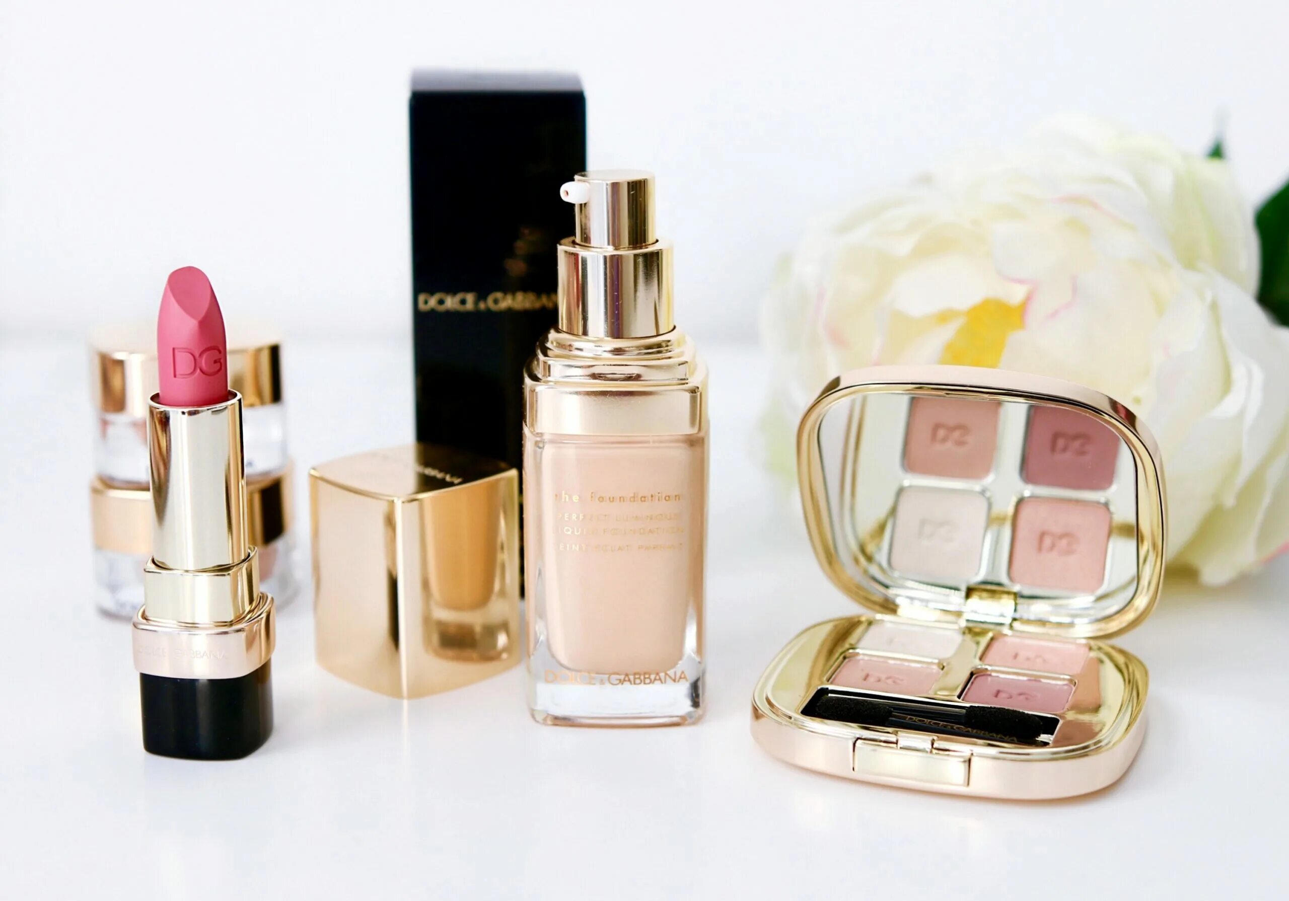 Корона дольче габбана. Дольче габбана beauty. Dolce beauty. Dolce gabbana косметика реклама. Косметика коллаж.