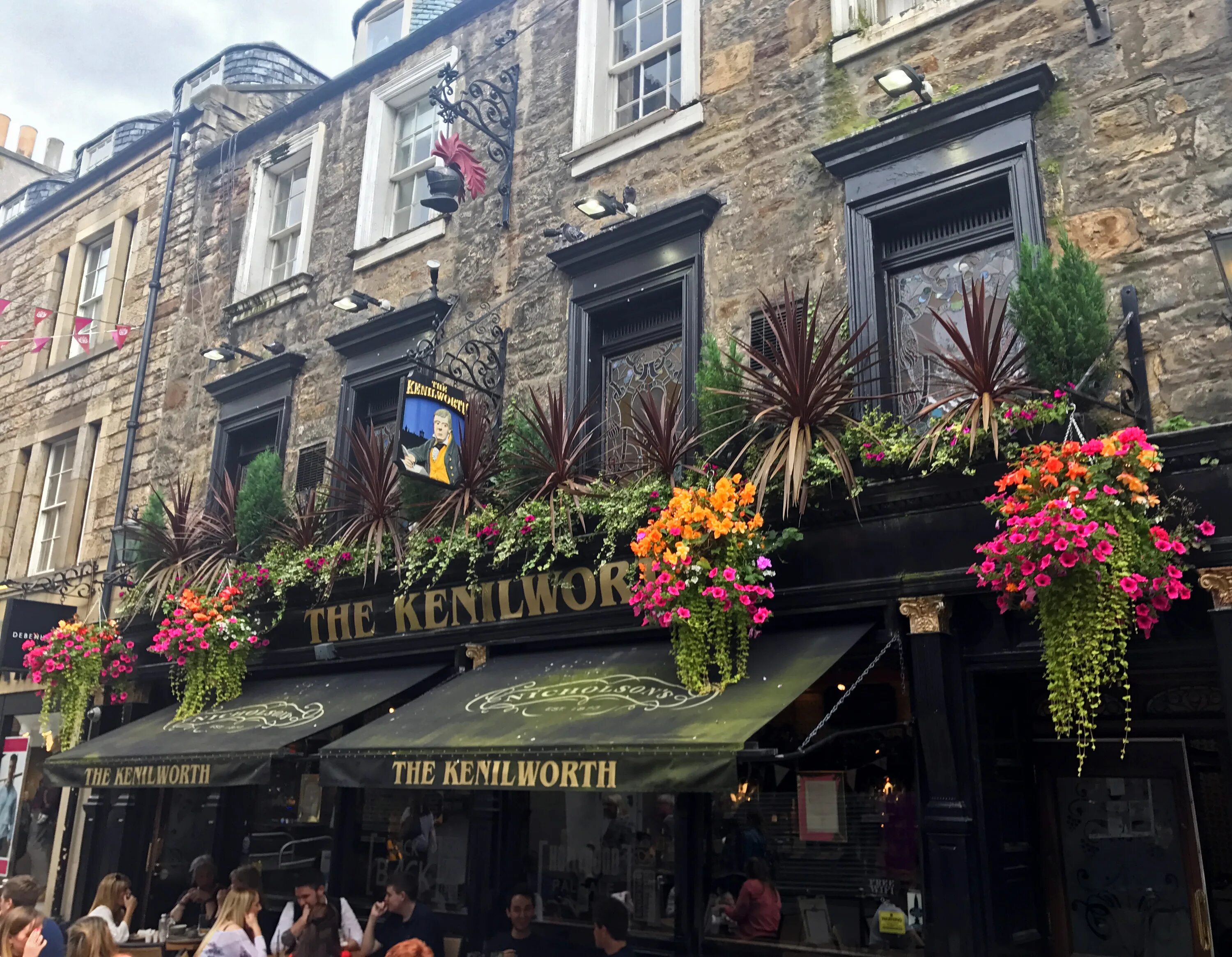 Rose Street Edinburgh. Эдинбург Расписная улица. Victoria Street Edinburgh pubs. Street rise