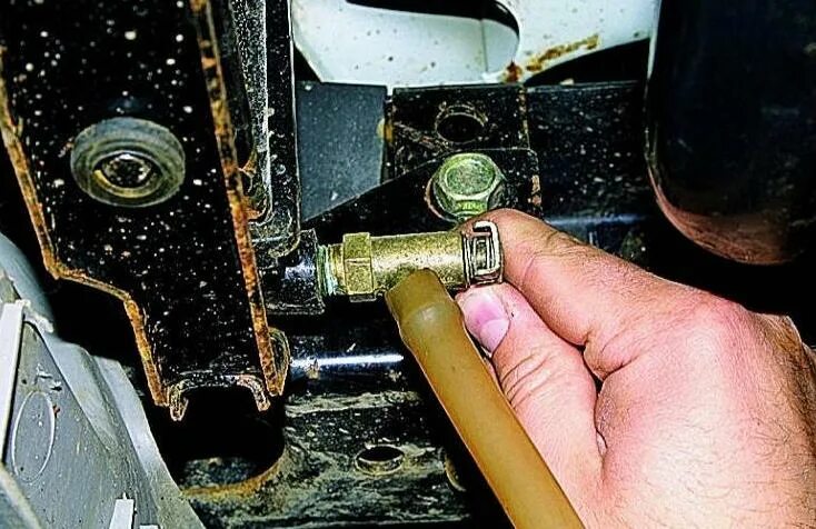 Пробка двигателя газель