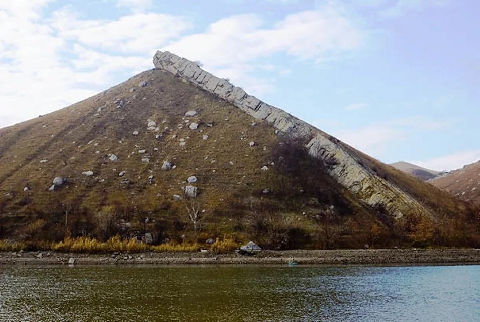 Гора 2 сестры белая калитва. Золотая долина находка. Две горы две сестры белая калитва. Северский донец белая калитва. Три сестры лихтенштейн.