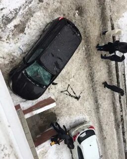 Машина упала на крышу