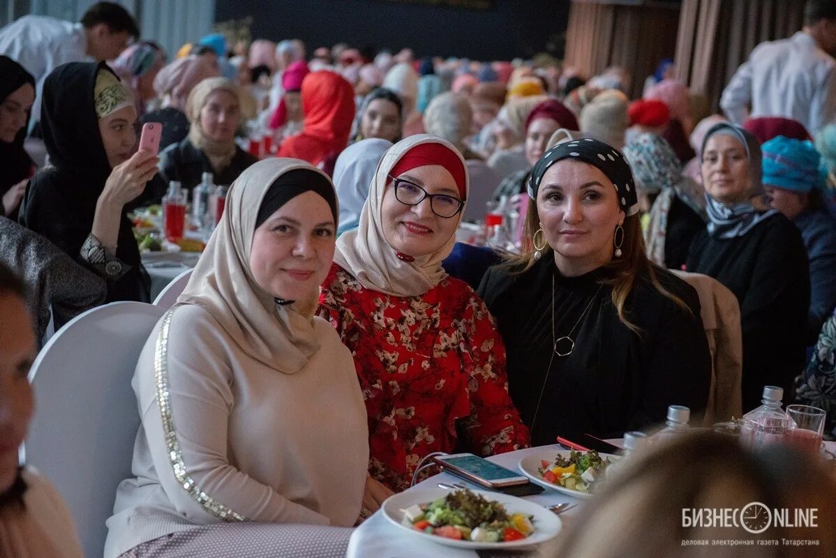 Фэшн ифтар 2024 казань. Fashion Iftar 2021 Казань. Республиканский ифтар в Казани женский. Ифтар 2022 в Казани.