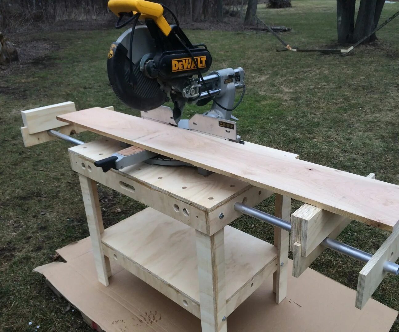 Установка торцовочной пилы. Упор kreg для торцовочной пилы. Верстак-подставка под торцовочную пилу bosch. Miter saw station. Расширитель стола для торцовочной пилы крег.