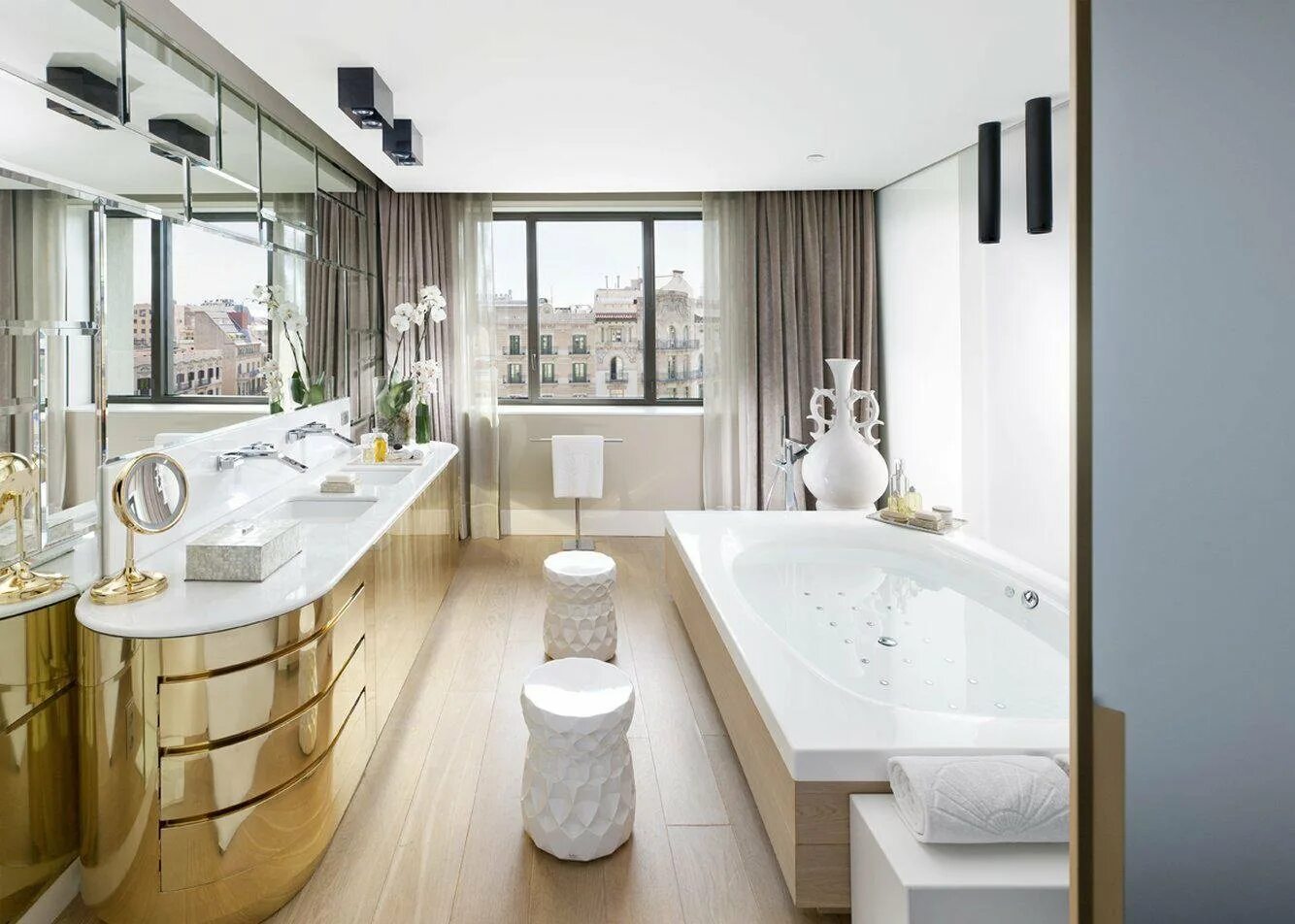 Отель Mandarin oriental Barcelona 5. Красивые Ванные комнаты. Красивая большая ванная комната. Интерьер большой ванной комнаты