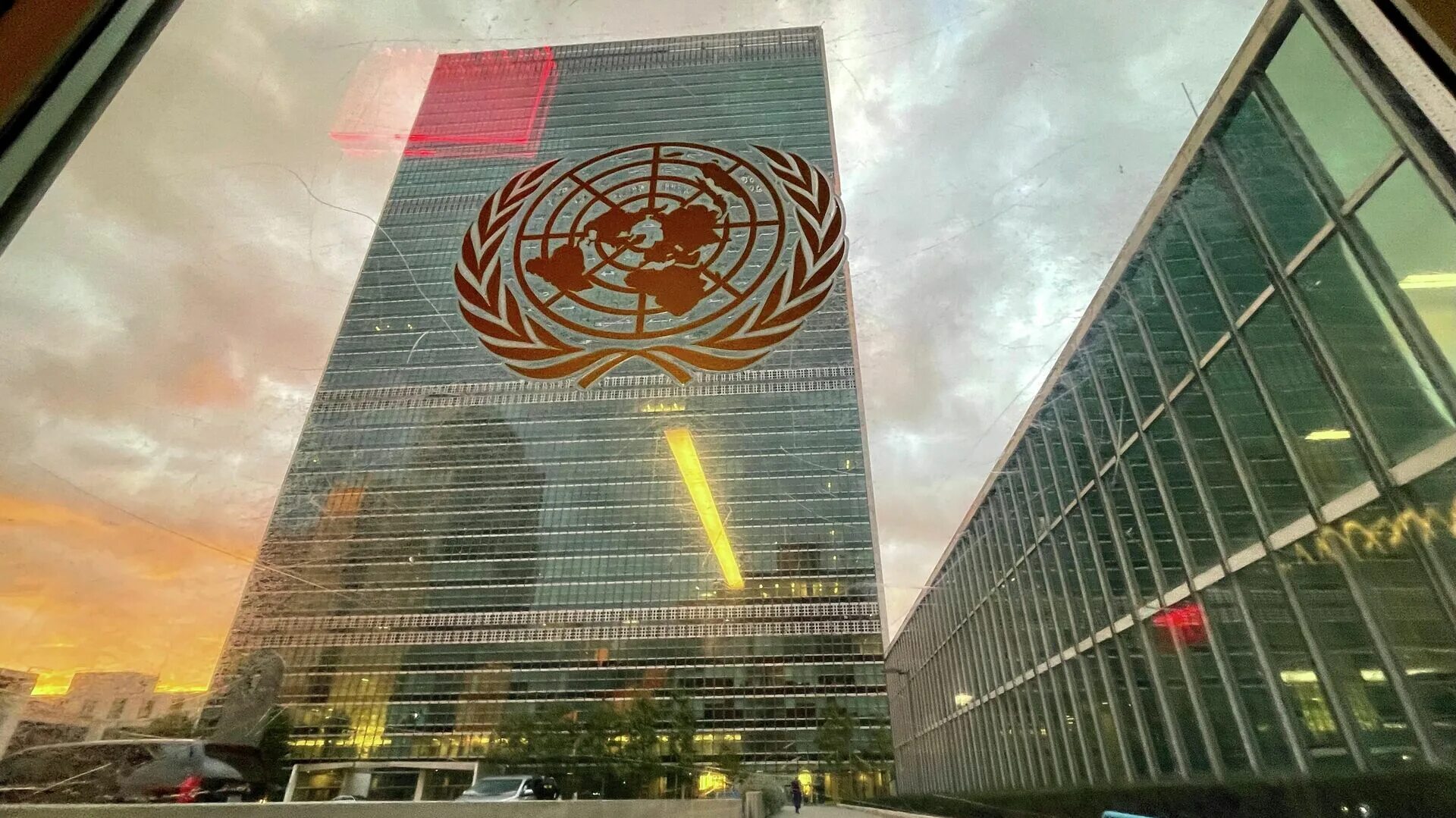Город штаб оон. Штаб квартира ООН. ООН В Нью Йорке. Здание ООН. Здание штаба.