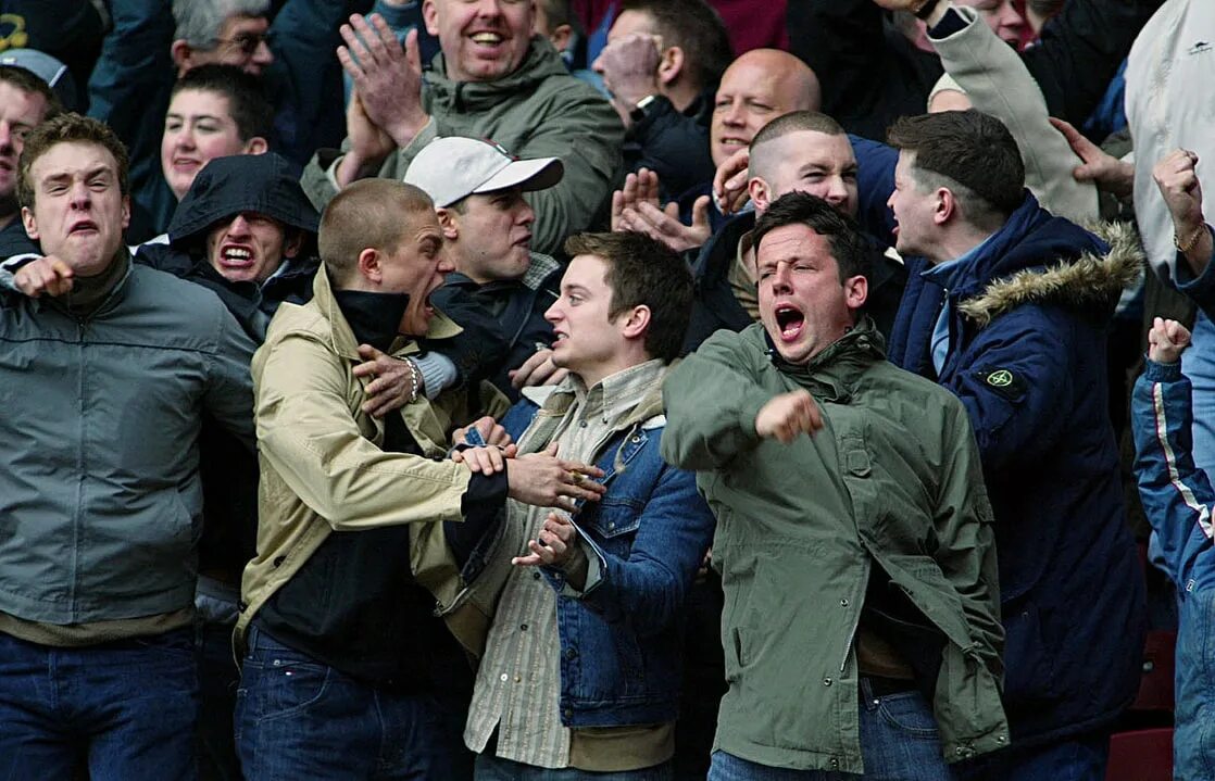 Чарли ханнэм грин стрит хулиганс. Хулиганы 2005 стоник. Чарли ханнэм green street hooligans. Грин стрит хулиганы зеленой улицы. Зеленые драки.