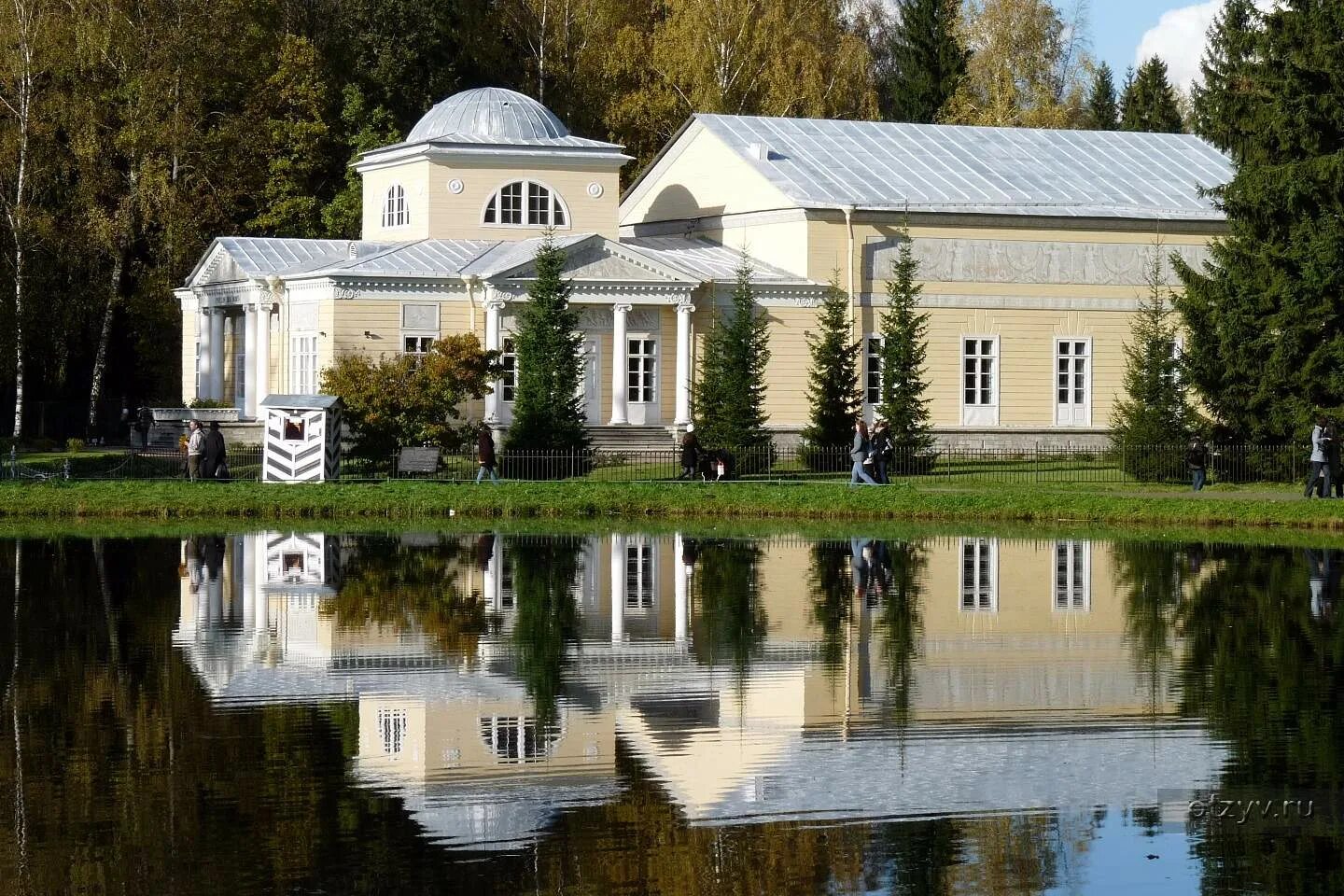 Розовый павильон в парке павловска. Павловский парк розовый павильон. Розовый павильон воронихин. Розовый павильон. Розовый павильон павловского парка.