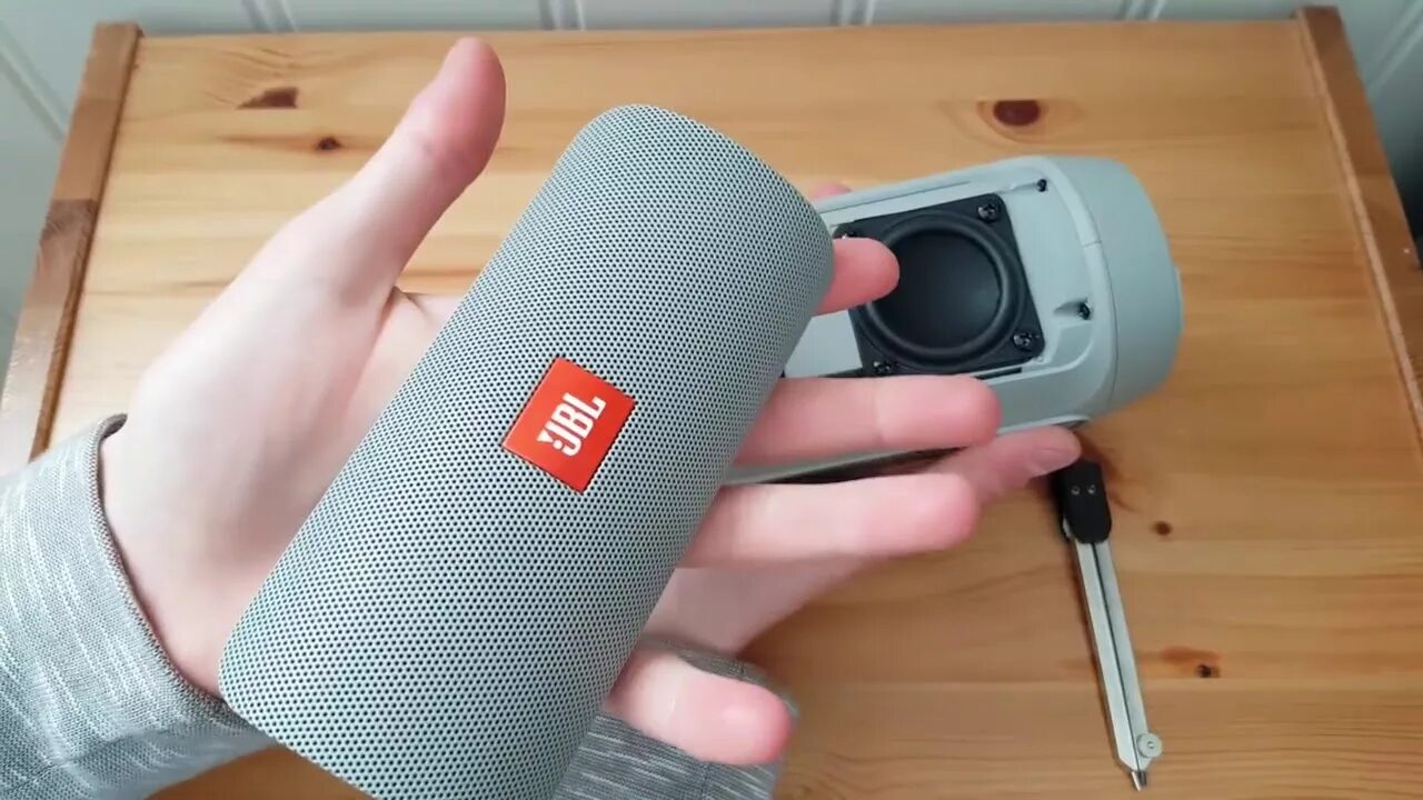 Как разобрать портативную колонку. JBL чардж 2 плюс. Китайская колонка JBL charge 2. JBL charge 1. Kalonka remont JBL колонка.