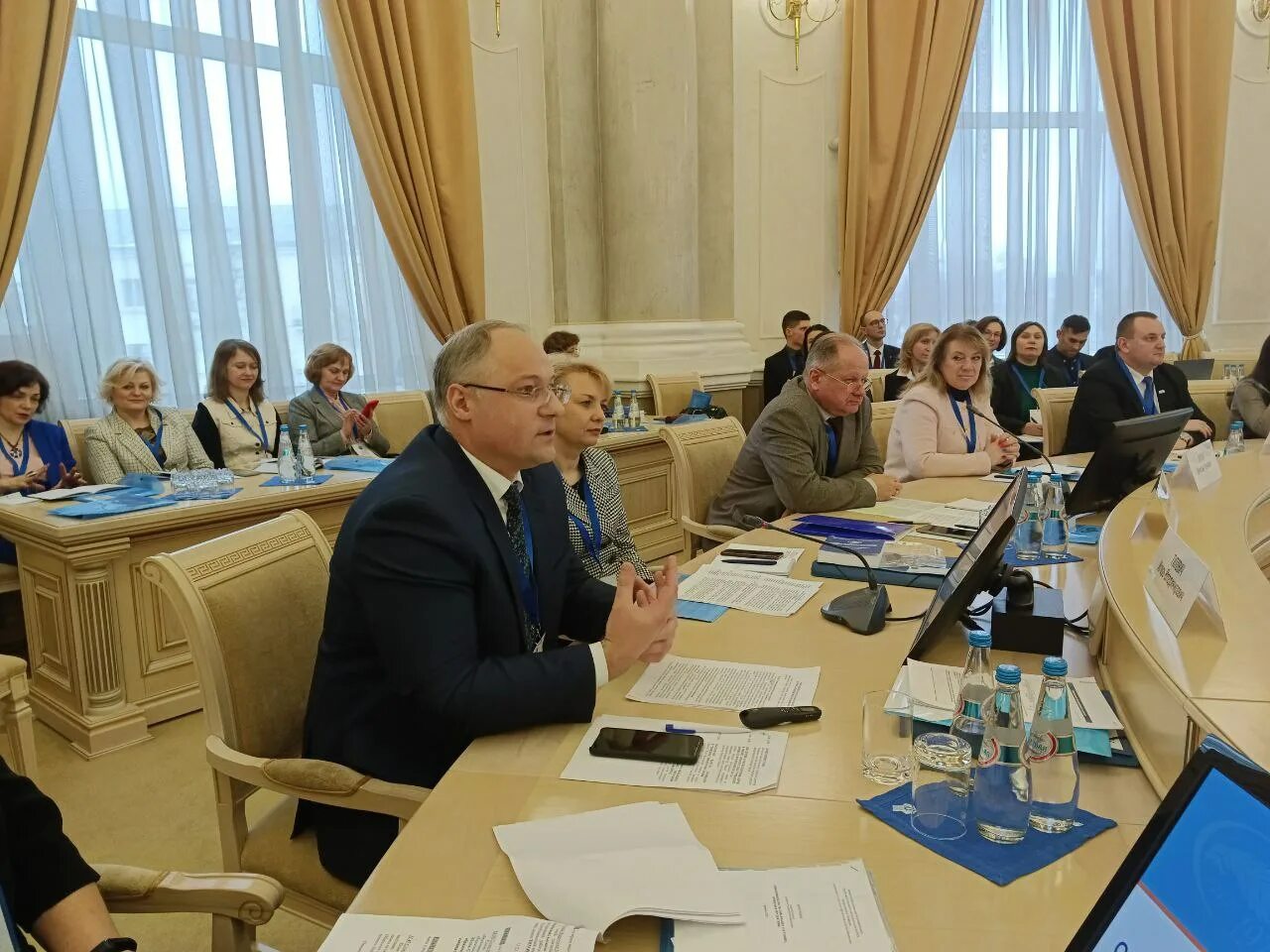 Международные методические конференции. Фото выступления с докладом на научной конференции.