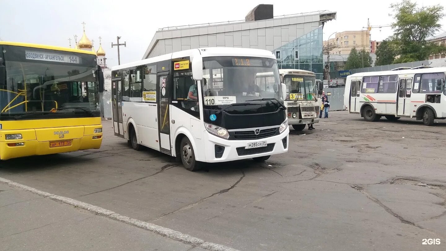 Где 110с. 110 Автобус. Автобус на 110 мест. Автобус 110 Омск. 110 Автобус Архангельск.