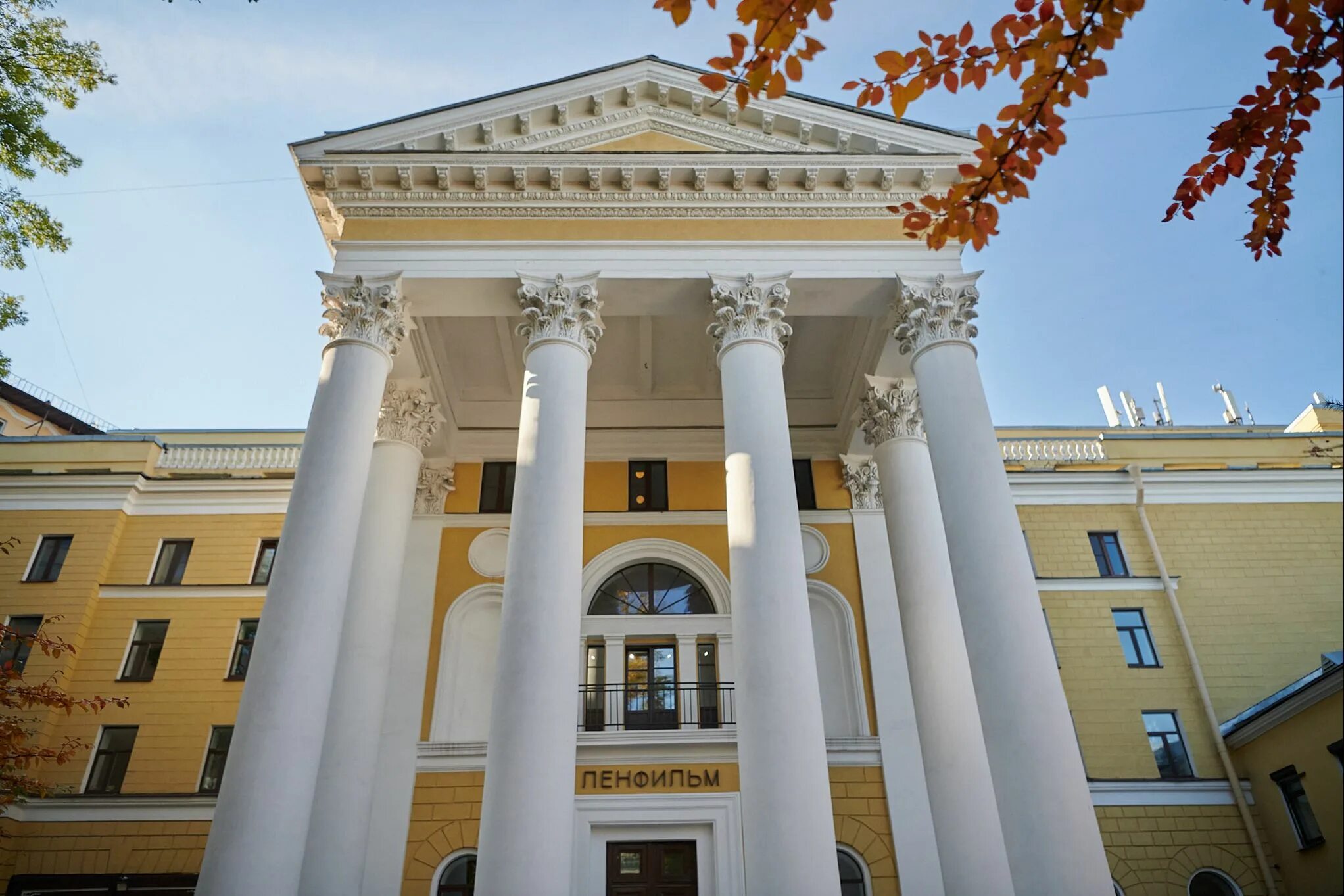 Золотая коллекция ленфильма программ. Ленфильм здание. ленфильм спб. киностудия ленфильм. здание ленфильма спб.