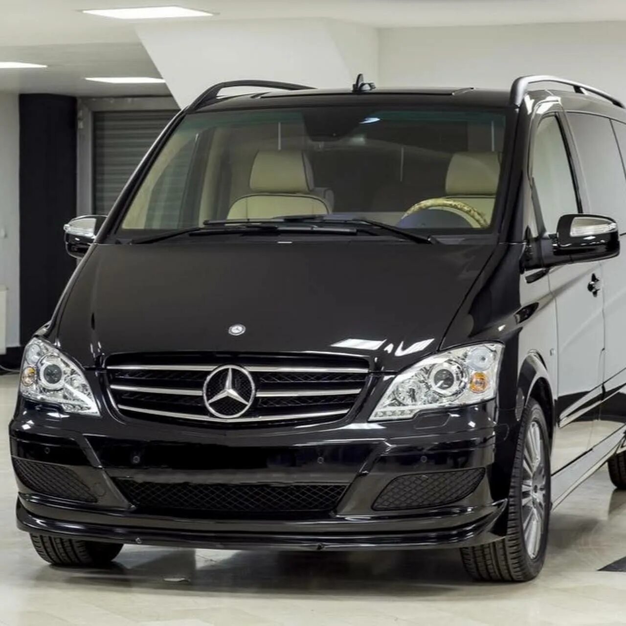 Микроавтобус мерседес с пробегом. Mercedes-benz viano. мерседес бенц виано. мерседес бенц микроавтобус виано. мерседес виано лонг.