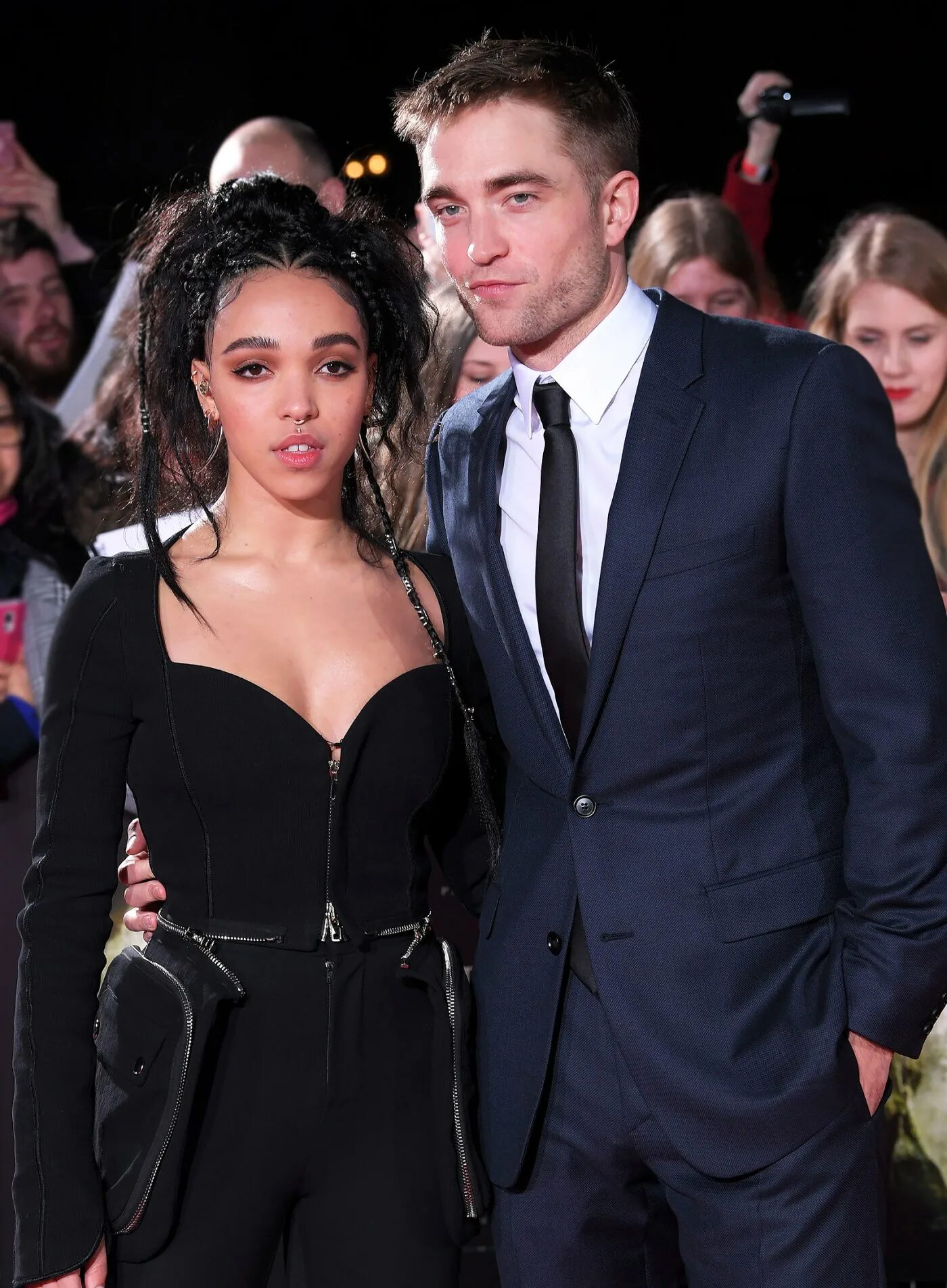 FKA Twigs Robert Pattinson. Robert Pattinson girlfriend. Who is date who