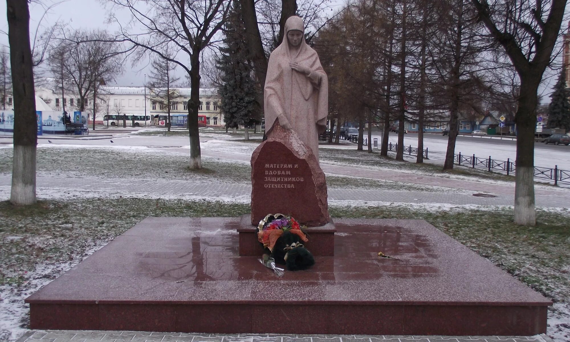 Памятник вдовам. Вечный огонь Бронницы. Матерям и вдовам защитников Отечества Бронницы. Памятники города Бронницы. Памятник матерям и вдовам защитников Отечества Бронницы.