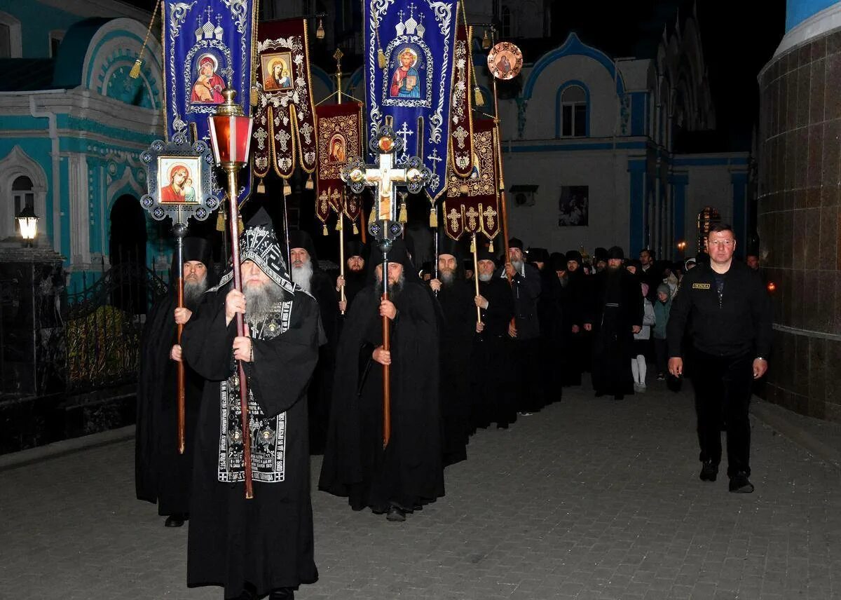 Задонский мужской монастырь. Настоятель Задонского Богородицкого мужского монастыря. Священники Задонского мужского монастыря. Батюшки город Задонска. Задонский рождество богородицкий монастырь требы цены