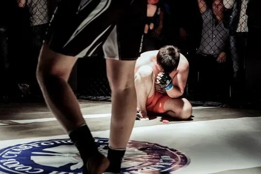 Драка попами. Драка попами. Голые женщины бойцы мма. Драки задницей по лицу. Лиана джоджуа бой.