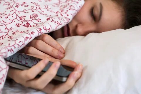Ложу руку под подушку