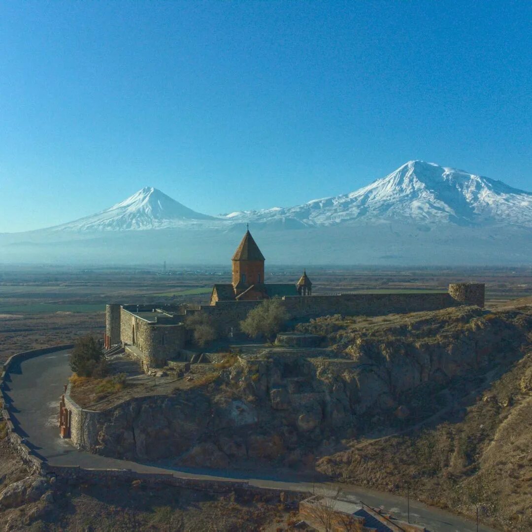 Хор Вирап Арарат. Монастырь хор Вирап. Хор Вирап Армения. Церковь хор Вирап в Армении. Ереван вк