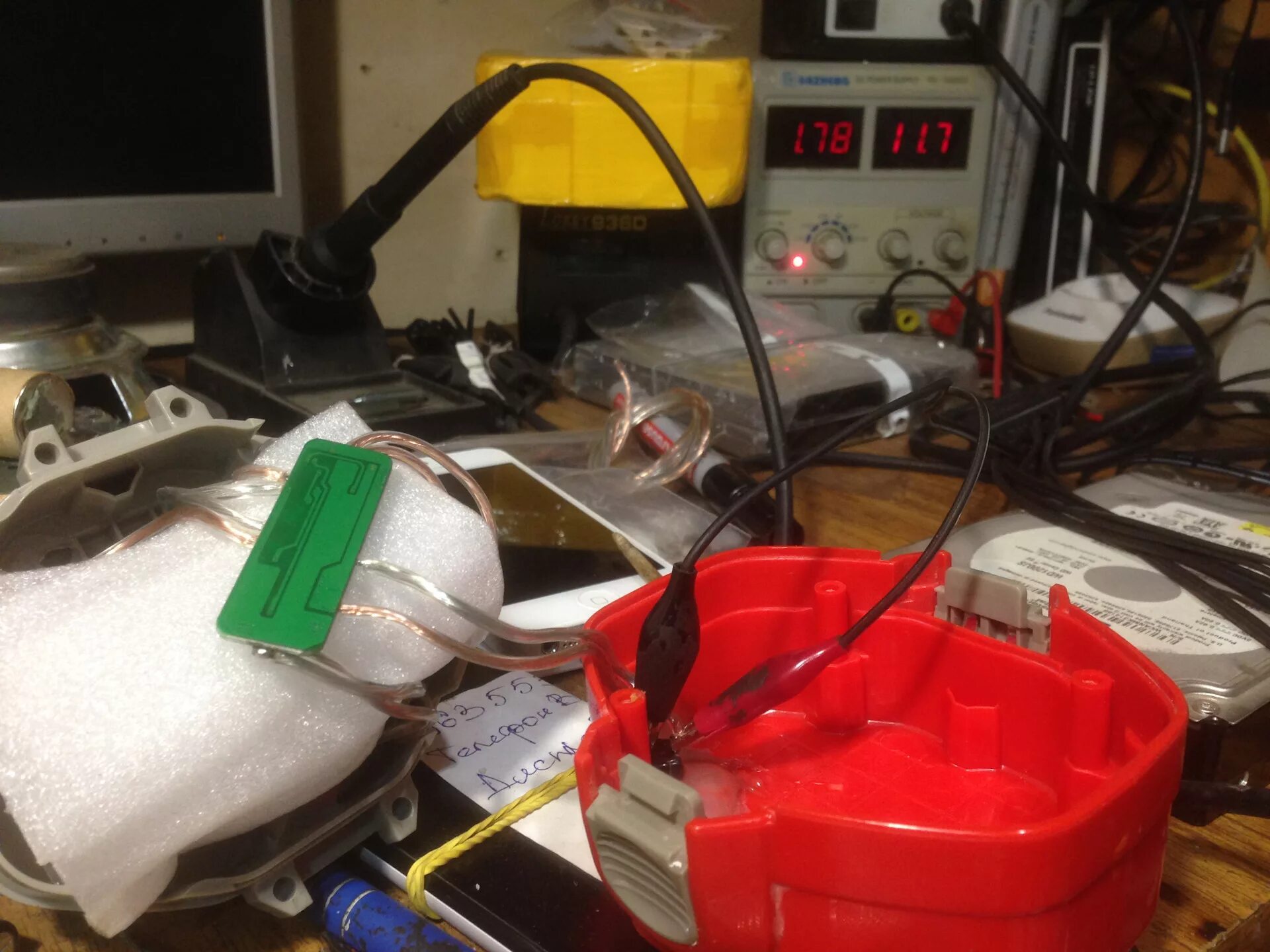 Макита замена аккумулятора. Переделка 12в шуруповерта макита. Переделка аккумулятора шуруповёрта pa12. Замена банок аккумулятор makita bl1850b. Аккумулятор на шуруповерт макита 12 вольт.