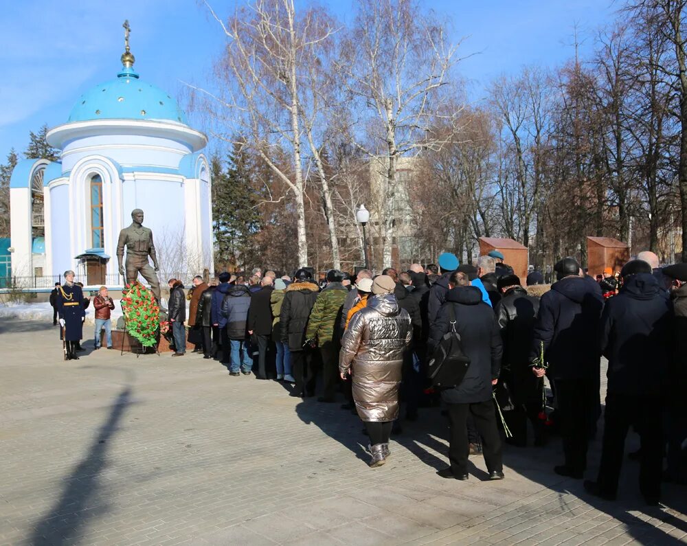 Новости воронежа за последние сутки. Памятник воинам интернационалистам в Воронеже. Памятник воинам афганцам в Воронеже. Памятник воинам интернационалистам афганцам в Воронеже. Возложение венков к памятнику афганцам в Воронеже.