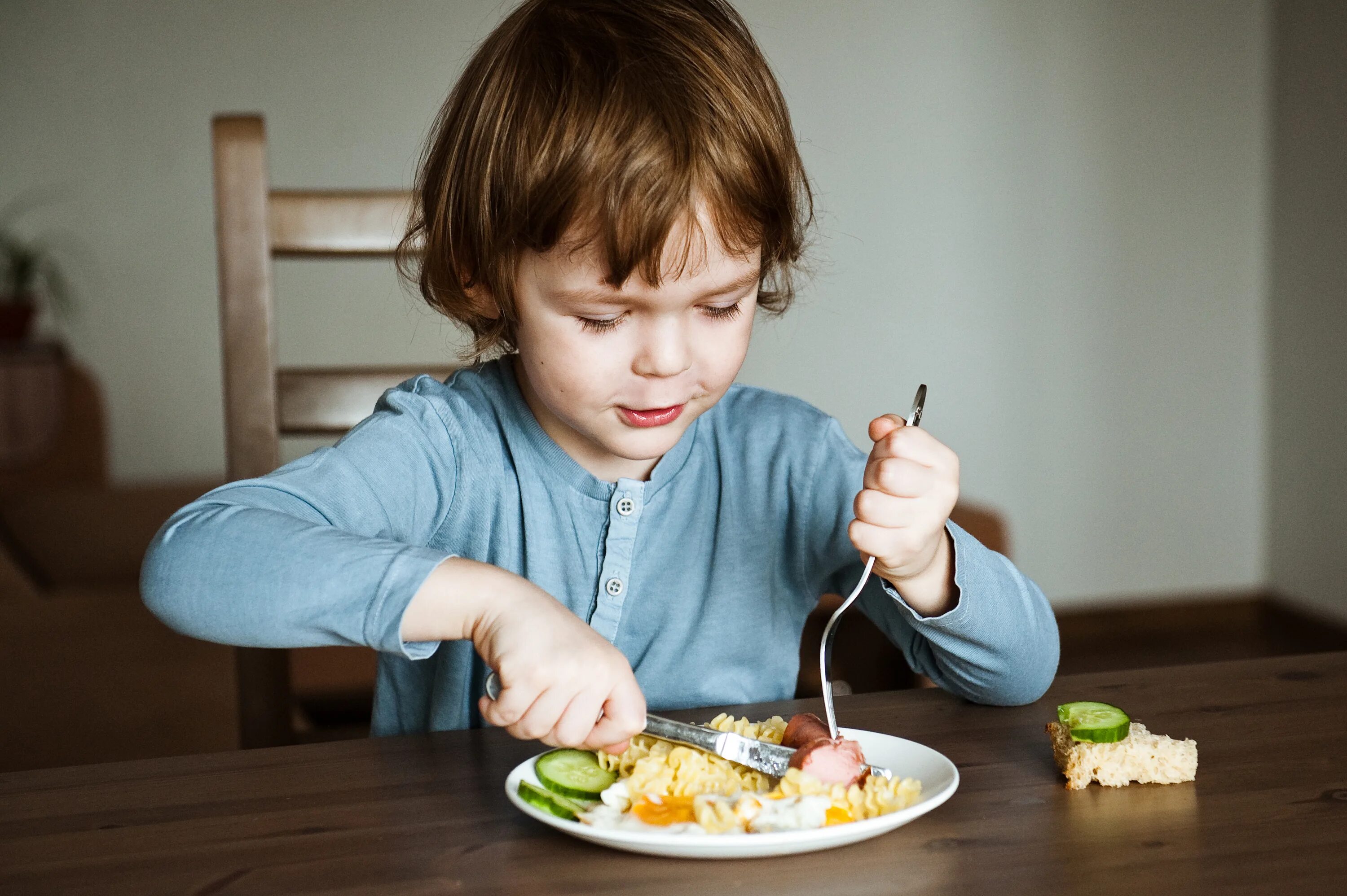 Have lunch. Have Breakfast. Children have lunch. Hungry lunch. I lunch at home