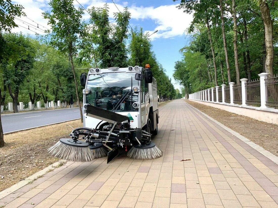 Горзеленхоз Нальчик автопарк. Уличная уборочная техника. Скульптура уборочной техники.