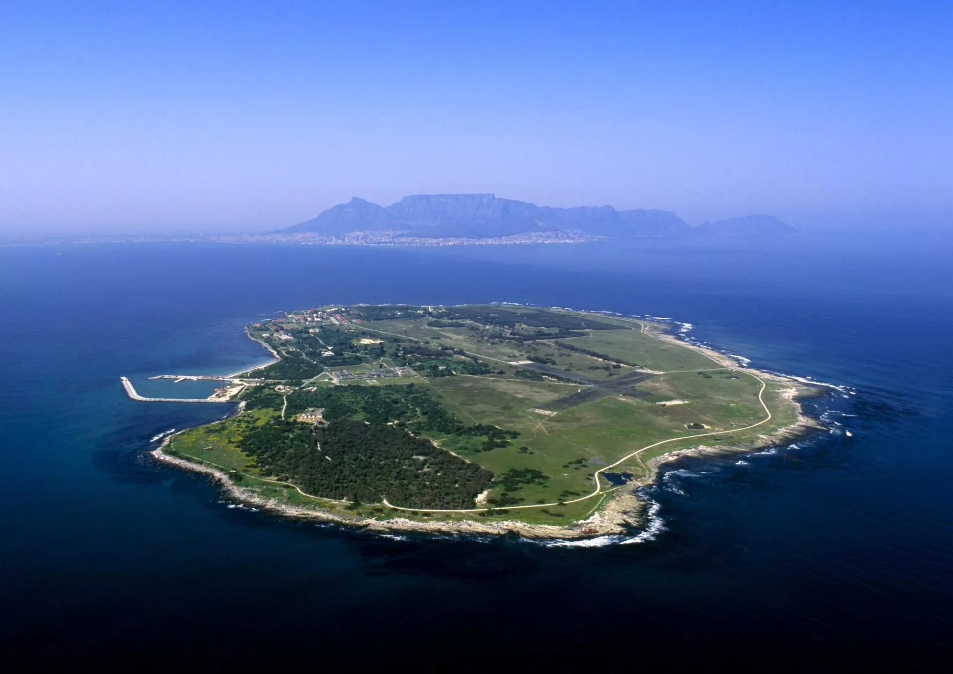 Большой остров канады. Остров Роббен Южная Африка. Острове Роббен близ мыса доброй надежды.