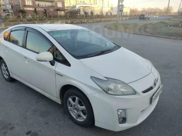 Приус находка. Toyota prius 2001. Toyota prius 2009. Приус 2018 белый. Приус 2018 года фото.